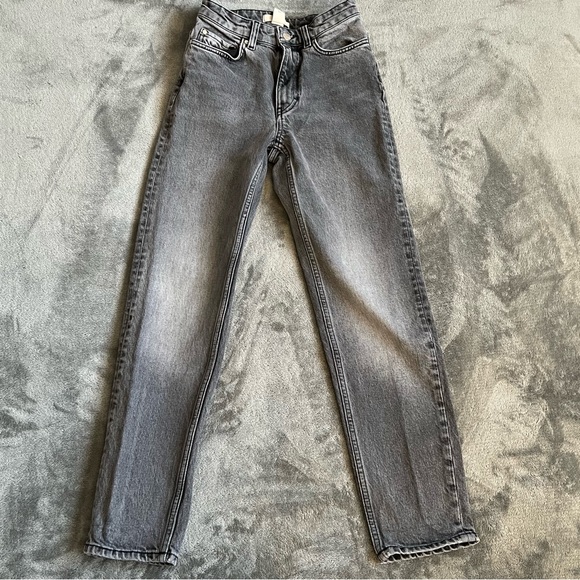 H&M high waisted Mom Jeans - Picture 2 of 3